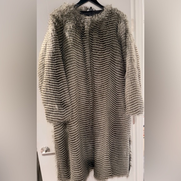 Plus size faux fur coat with tie waist size 22 us or 26 uk - Picture 1 of 11